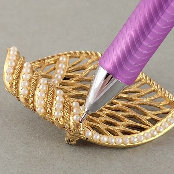 Vintage BSK Gold-Tone Leaf Brooch Faux Pearl 2.1” Filigree Openwork Pin - Picture 10 of 10